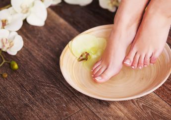 Tumit Pecah-pecah Jadi Masalah? Lembabkan Secara Cepat Hanya dengan Bahan Alami di Bawah Ini!