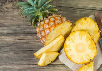 Jadi Rahasia Pedagang Rujak, Ini Tips Mudah Mengupas Buah Nanas Tanpa Lukai Tangan