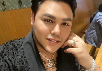 Pamer Potret saat Liburan ke London, Ivan Gunawan Bicara Mengenai Kehidupan Pribadinya yang Tak Ingin Diketahui oleh Siapapun : Nikmat Rasanya Bisa Berjalan Tanpa Harus Ada Orang yang Tahu Siapa Saya