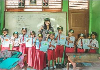 Ada Wali Murid yang Tak Punya Smartphone, Guru SD Ini Rela Ngajar Door to Door ke Rumah Murid di Tengah Pandemi Covid-19, ‘Kasihan Kalau Ketinggalan Banyak Materi’