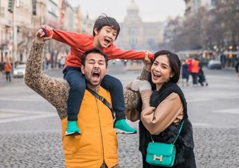 Nagita Slavina dan Raffi Ahmad Berhasil Raup Pundi-Pundi Rupiah Gara-gara Jadi Artis, Rafathar Justru Ogah Ikuti Jejak Orangtuanya