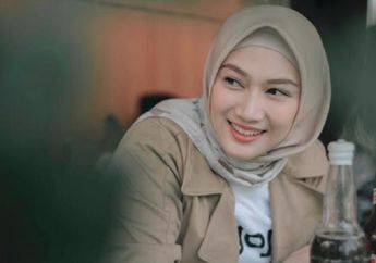 Kelihatan Manis Padukan Outer Hijab, Yuk Intip Koleksi Melody Eks JKT48