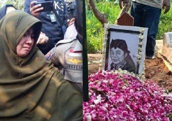 Bukti Orang Baik, Istri Pertama Didi Kempot Histeris dan Berlinang Air Mata saat Menyentuh Pusara Sang Godfather of Broken Heart