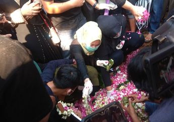Ribuan Sobat Ambyar Menyemut Padati Pemakaman Didi Kempot Demi Mengantar Sang Idola Menuju Peristirahatan Terakhir