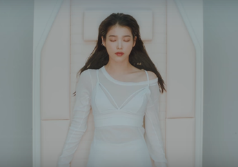 Sukses Berduet dengan Suga BTS, IU Punya 4 Lagu Kolab Keren Lainnya