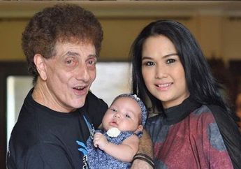 Nikahi Wanita 40 Tahun Lebih Muda ,Potret Istri Ahmad Albar Saat Makan Bareng Buah Hatinya Jadi Sorotan! Cantiknya Kebangetan