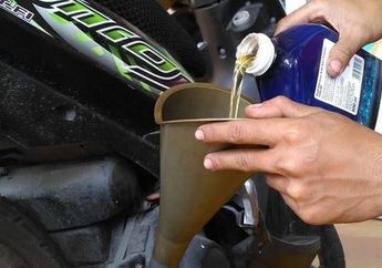 Ngabuburit Di Rumah Aja, Yuk Kenali Saatnya Ganti Oli Mesin Pada Skutik Yamaha Mio Kamu