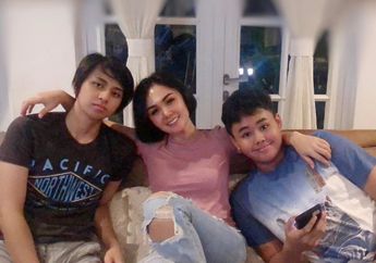 Yuni Shara Ucapkan Selamat Lebaran Melalui Instagramnya bersama Kedua Anaknya, Netizen Justru Salah Fokus dengan Ketampanan Anak Pertamanya: Kevin Ganteng Amat Ya Allah...