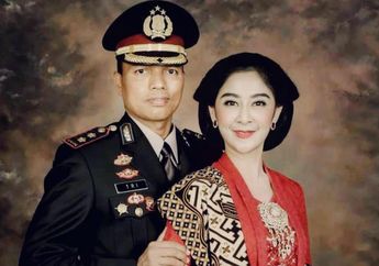 Pantas Saja Perwira Polisi Sampai Bertekuk Lutut Lihat Pesonanya, Paras Uut Permatasari yang Belum Terpoles Makeup Zaman SMP Bikin Salah Fokus, Netizen Layangkan Pujian Setinggi Langit: Cantik Alami dari Sononya..