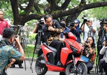 Rela Bongkar Tabungan Rp 2,55 Miliar, Rupanya Pemenang Lelang Skuter Listrik Tandatangan Jokowi Bukan Sosok Sembarangan: Umurnya Baru 19 Tahun!
