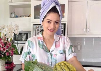 Dandan Cantik Sembari Tenteng Tas Mewah, Titi Kamal Ngomel dan Ungkapkan Kekeselannya Akan Masyarakat yang Bebal: Bisa Nggak sih Jaga Jarak Aman?