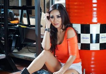 Tante Ernie Blak-blakan Bongkar Banyak Artis Top yang Kirim DM, Sosok Hotman Paris Mendadak Jadi Sorotan Gara-gara Ketahuan Lakukan Hal Ini: Ada Ceklis Biru Ya