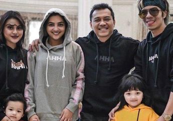Sukses Kantongi Restu Orangtua Aurel Hermansyah, Siapa Sangka Atta Halilintar Dilempar Sandal Jepit dan Diusir dari Rumah Presenter Kondang Ini Gegara Becandanya Dianggap Sudah Keterlaluan: 'Pergi Lo Pergi!'