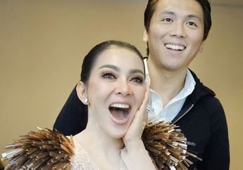 Syahrini Bersyukur Akhirnya Bisa Kenal Lebih Jauh dengan Alat-alat Ini, Ramalan Kartu Tarot Mbah Mijan Tahun Lalu Seperti Jadi Kenyataan: 'I Learnt a Lot'