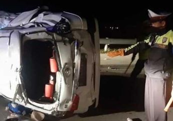 Injak Pedal Gas hingga 120 Km Per jam, Sebuah Mobil Xenia Oleng dan Tabrak Pembatas Jalan dalam Perjalanan Jakarta-Bangkalan, 8 Orang Luka
