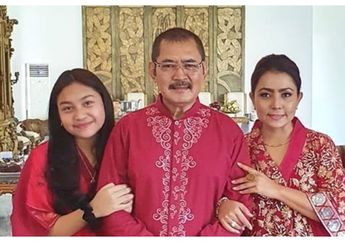 Kompak Bareng Papa & Mama, Intip Gaya Anak Mayangsari, Khirani Trihatmodjo Saat Rayakan Lebaran
