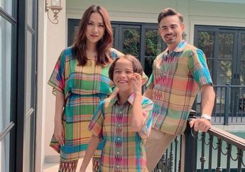 Bikin Terharu, Lihat Penampilan Terbaru BCL dan Putranya saat Lebaran Bersama Foto Mendiang Ashraf Sinclair