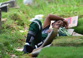 Bekerja 15 Jam Sehari Selama 7 Hari Per Minggu, Kisah Pilu Penggali Makam Covid-29 di Jakarta yang Bekerja Tiada Henti Disorot Media Asing: Tanggung Resiko Tinggi hingga Dikucilkan Para Tetangga