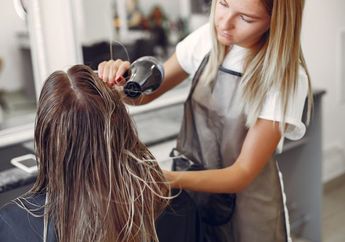 Tak Perlu Ribet ke Salon Demi Perawatan Rambut Mahal, Ramuan Sederhana Ini Sangat Ampuh Atasi Kerusakan Rambut dan Kulit Kepala, Kalian Wajib Coba!