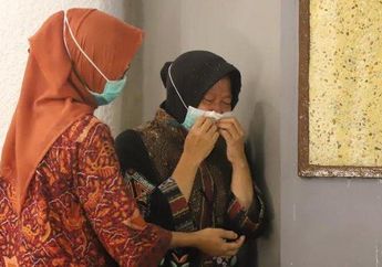 Haru, Tri Rismaharini Menangis Saat Terima Bantuan Covid-19 dari BIN RI, Corona di Surabaya Jadi Sorotan Jokowi, Ahli Khawatir Kota Pahlawan Berubah Jadi Wuhan