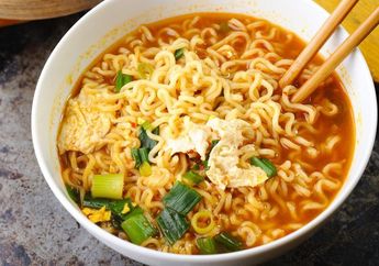 Sering Dibuang, Siapa Sangka Air Bekas Rebusan Mie Instan Punya Manfaat untuk Tanaman loh, Berikut Penjelasannya!
