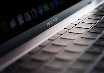 Samsung Mulai Produksi Layar OLED, Bakal Dipakai di MacBook Pro 2022?