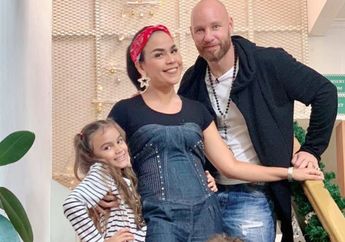Ngeri Dinilai Keluarga Panutan oleh Netizen, Melaney Ricardo Akui Sempat Terbesit Pikiran Ingin Bercerai