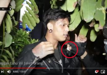 Viral, Terciduk Bawa Bungkusan Mencurigakan, Pemuda Ini Panik Setengah Mati Saat Isinya Diicip Polisi, Endingnya Bikin Ngakak!