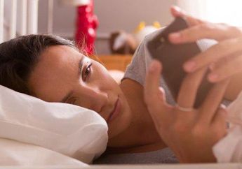 Hat-hati dari Sekarang, Sering Main Handphone Sebelum Tidur Bisa Sebabkan Penyakit Berbahaya ini Bersarang Di Dalam Tubuh