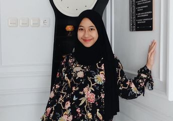 Simpel Tapi Manis, 5 Ide OOTD dengan Hijab Hitam ala Anak Almarhum Uje, Adiba Khanza!