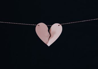 Ditinggal Pas Lagi Sayang-Sayangnya? Mungkin 1 dari 6 Alasan Ghosting Ini Penyebabnya