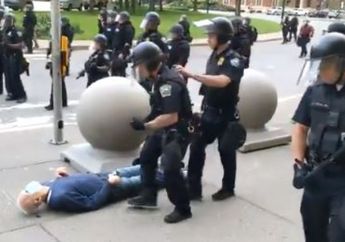 Viral Video Brutal Polisi New York Dorong Pria 75 Tahun hingga Berdarah Akibat Membentur Trotoar, Kondisi Korban Cukup Serius!