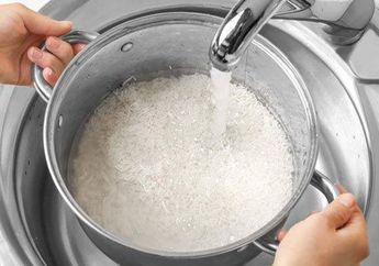 Tak Sengaja Menambahkan Satu Gelas Air Mendidih saat Masak Nasi, Wanita ini Terkejut Setelah Membuka Rice Cooker, Ada Apa?