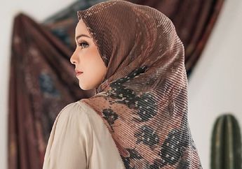 Pakai Hijab Motif Enggak Selalu Kelihatan Tua Kok, Begini Tips Memilihnya
