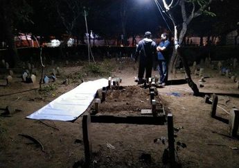 Warga Heboh Penemuan Bungkusan Pocong Berbau Busuk dan Foto Perempuan di Makam, Mbah Mijan Terawang Si Pelaku Alami Gangguan Ini: 'Pas Nonton Videonya, Bikin Merinding'