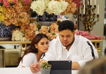 Tolak Mentah-mentah Ivan Gunawan Saat Akan Berkunjung ke Rumah Ayu Ting Ting, Umi Kalsum Terang-terangan Beri Sindiran Nyelekit Kepada Sang Desainer: Yang Sering Ngomong Gang Sempit Kan Igun!