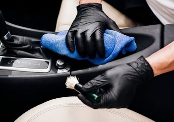 Tips Bersihkan Interior Mobil Tanpa Repot, Dijamin Bisa Basmi Kuman Membandel!