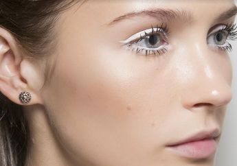 Cuman 5 Menit Rata Kiri Kanan, Begini Atasi Sulitnya Lakukan Eye Makeup