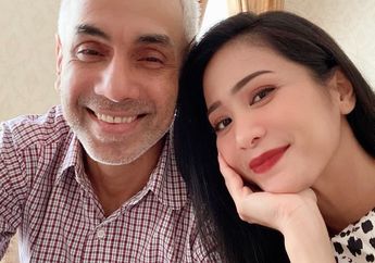 Dinikahi Produser Tajir Melintir 18 Tahun Lebih Tua, Bunga Zainal Tampil Sederhana di Rumah Mewahnya, Harga Sandalnya Jadi Sorotan