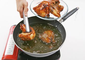 Cara Mudah Sulap Minyak Goreng Bekas Jadi Jernih Seperti Baru, Cukup Pakai 3 Bahan Dapur Ini dan Lihat Hasilnya yang Menakjubkan!