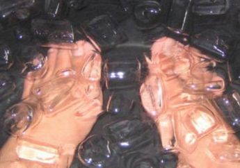 Cuma 15 Menit, Coba Rendam Kaki ke Dalam Air Es Sebelum Tidur dan Lihat Hasil Nyatanya di Pagi Hari