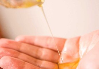 Anti Breakout! Coba DIY Cleansing Oil Untuk Kulit Berminyak & Berjerawat Ini!