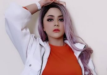 Ngakak sampai Guling-guling! Penontonnya Beringas Berebut Saweran Dolar, Wig Jenita Janet Malah Kena Comot hingga Lepas!