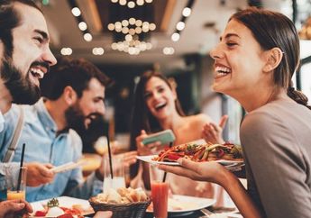 Risiko COVID-19 Tinggi, Pikir-Pikir Lagi Kalau Mau Bukber di Restoran!