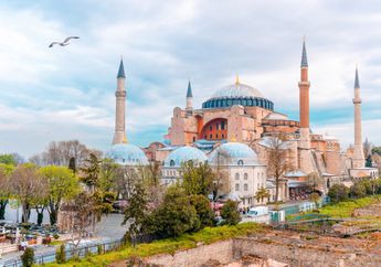 Turki Kembalikan Fungsi Hagia Sophia Sebagai Masjid, Begini Respon Paus Fransiskus Terhadap Keputusan Kontroversial Erdogan Itu