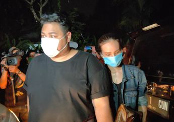 Ivan Gunawan dengan Tegar Iringi Jenazah Sang Ayah ke Rumah Duka