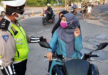Kan Maen Dah! Wajib Pakai Masker Tapi Kok Ukhti Kendarai Motor Nggak Pakai Helm, Boncengan Pula