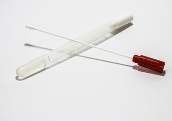 Kepala Koordinator Relawan Satgas Covid-19 Minta Warga Tidak Tiru BCL dan Edrick Tjandra Lakukan Tes Swab Corona Tanpa Tenaga Medis, Ini Bahayanya!