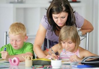 Dukung Perkembangan Belajar Si Kecil, Moms Bisa Ikuti Trik Sederhana Ini agar Anak Pandai Menulis