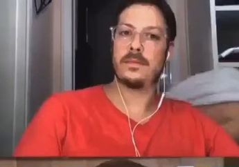 Istrinya Santai Keluar Kamar Tanpa Busana Selagi Kamera Video Call Menyala, Presenter Acara Televisi Ini Malah Cuma Tertawa Bareng Sang Narasumber, Kok Bisa?